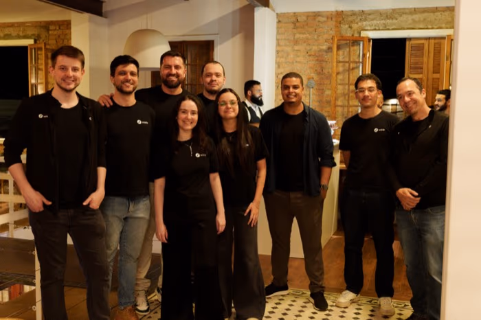 Foto de grupo com o time da Voidr e participantes